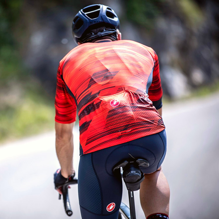 Moderator Pijnboom op vakantie Waarom Castelli fietskleding zo goed is? | Plutosport